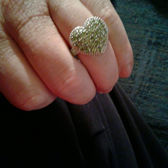 Ring - Picture 3 of 4